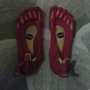 Vibram toe shoes